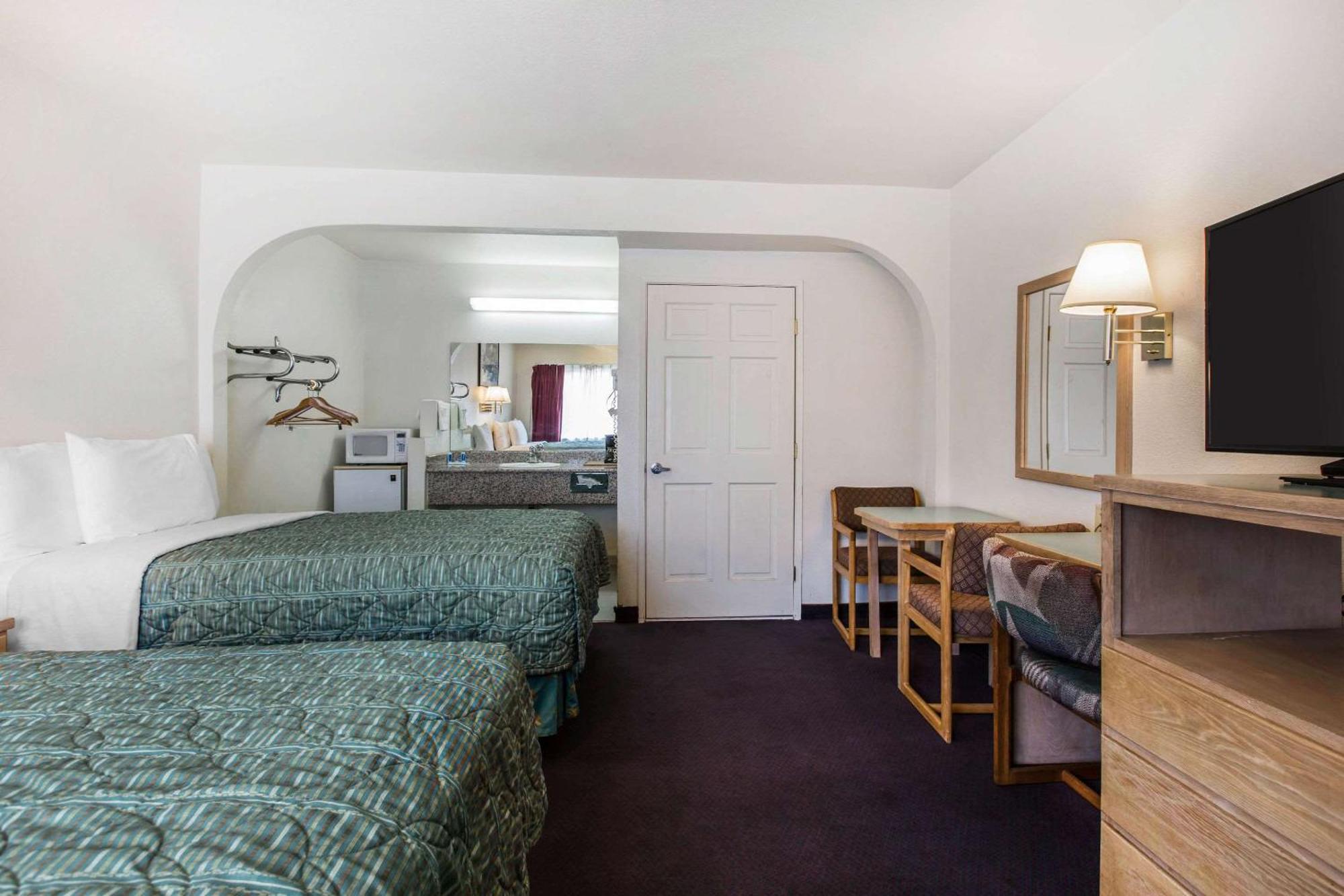 Rodeway Inn Beaumont Esterno foto